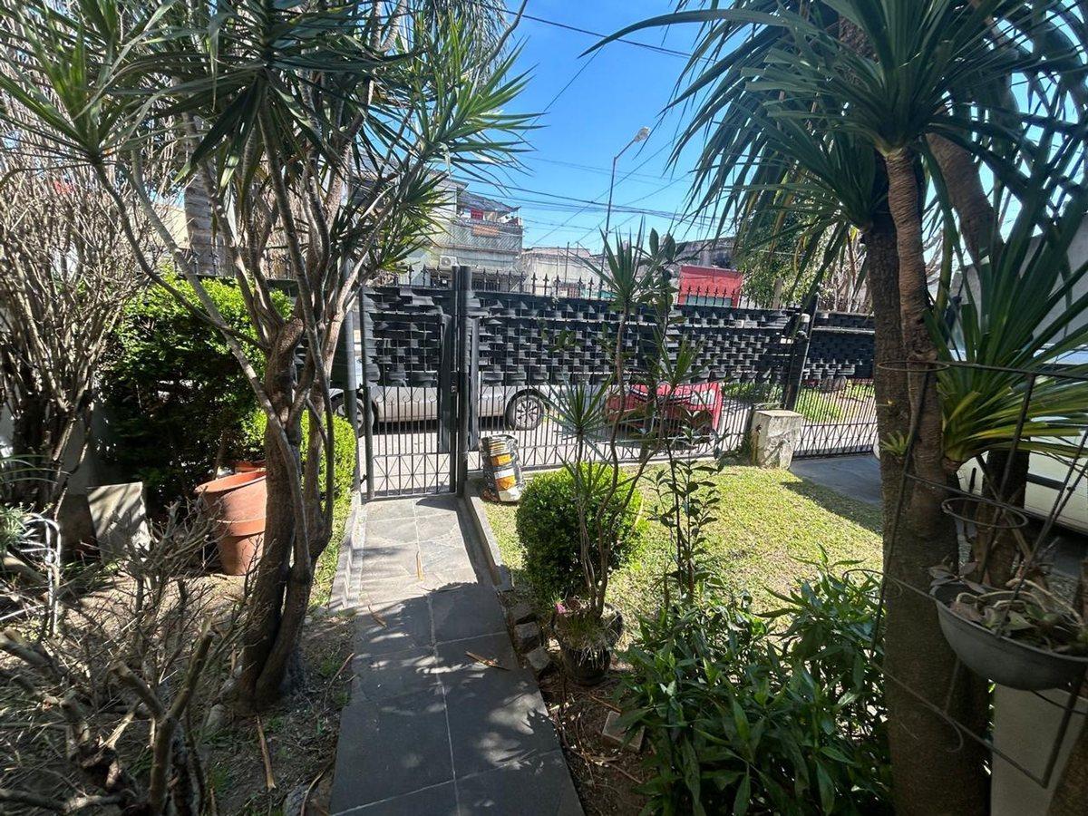 VENTA GRAN CASA  330 m2, lo mejor de José L.Suarez