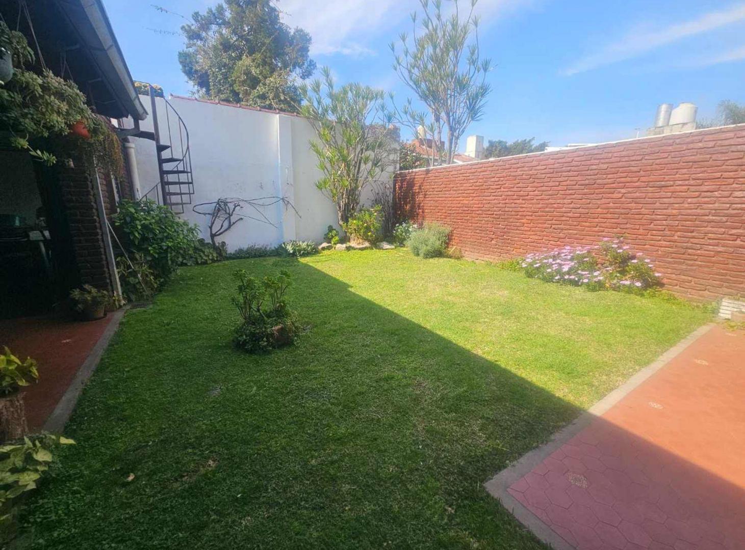 Foto de Venta casa 6 amb jardín parrilla Vicente Lopez, imagen 2