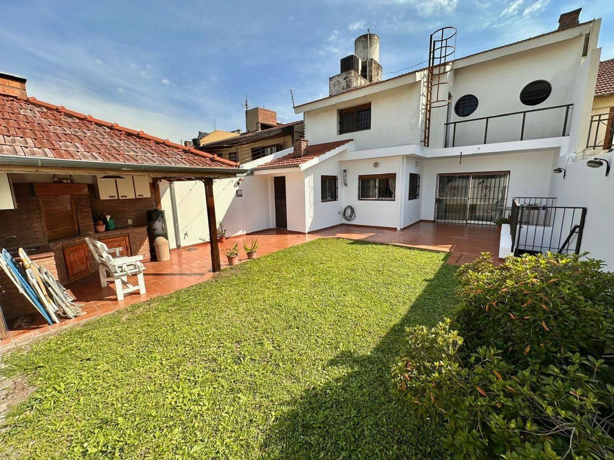 Foto de VENTA CASA CASTELAR - 4 dorm - Jardin - 4 cocheras, imagen 1