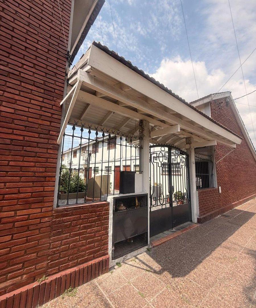 Foto de Venta PH 2 amb. c/ patio Lanús APTO CRÉDITO, imagen 1