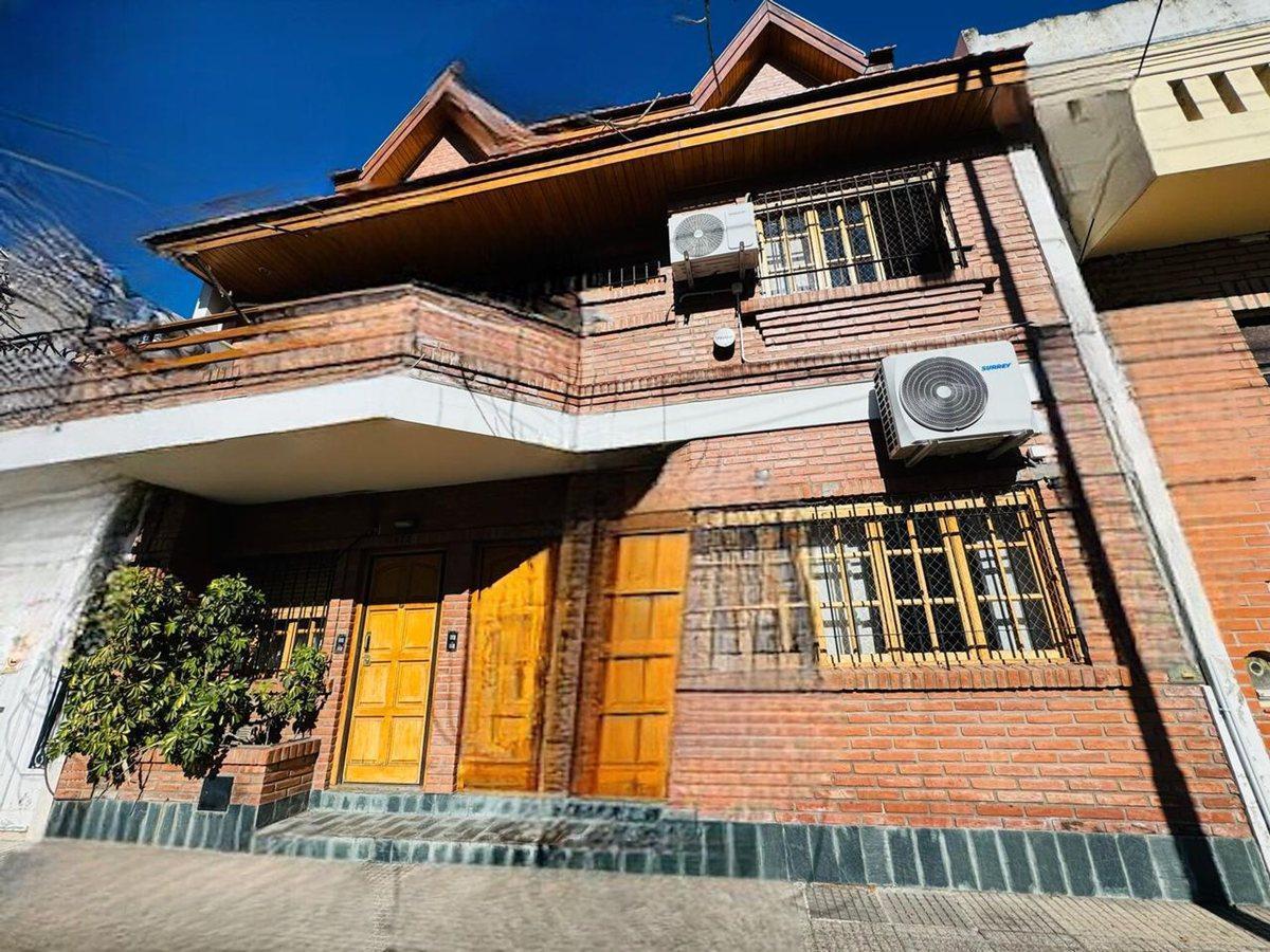 Foto de VENTA DUPLEX PH IND 3 AMB PATIO LAVADERO V URQUIZA, imagen 1