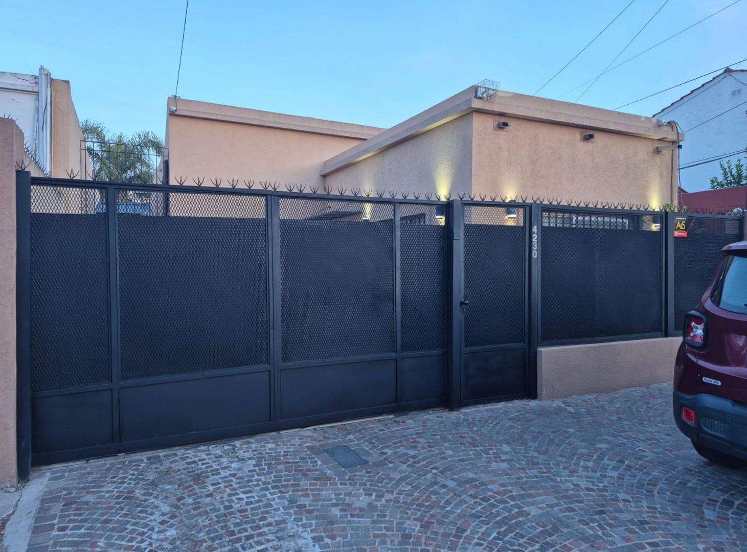 Foto de Venta Casa 5 Amb Munro a Nueva con Pileta y Parque, imagen 2