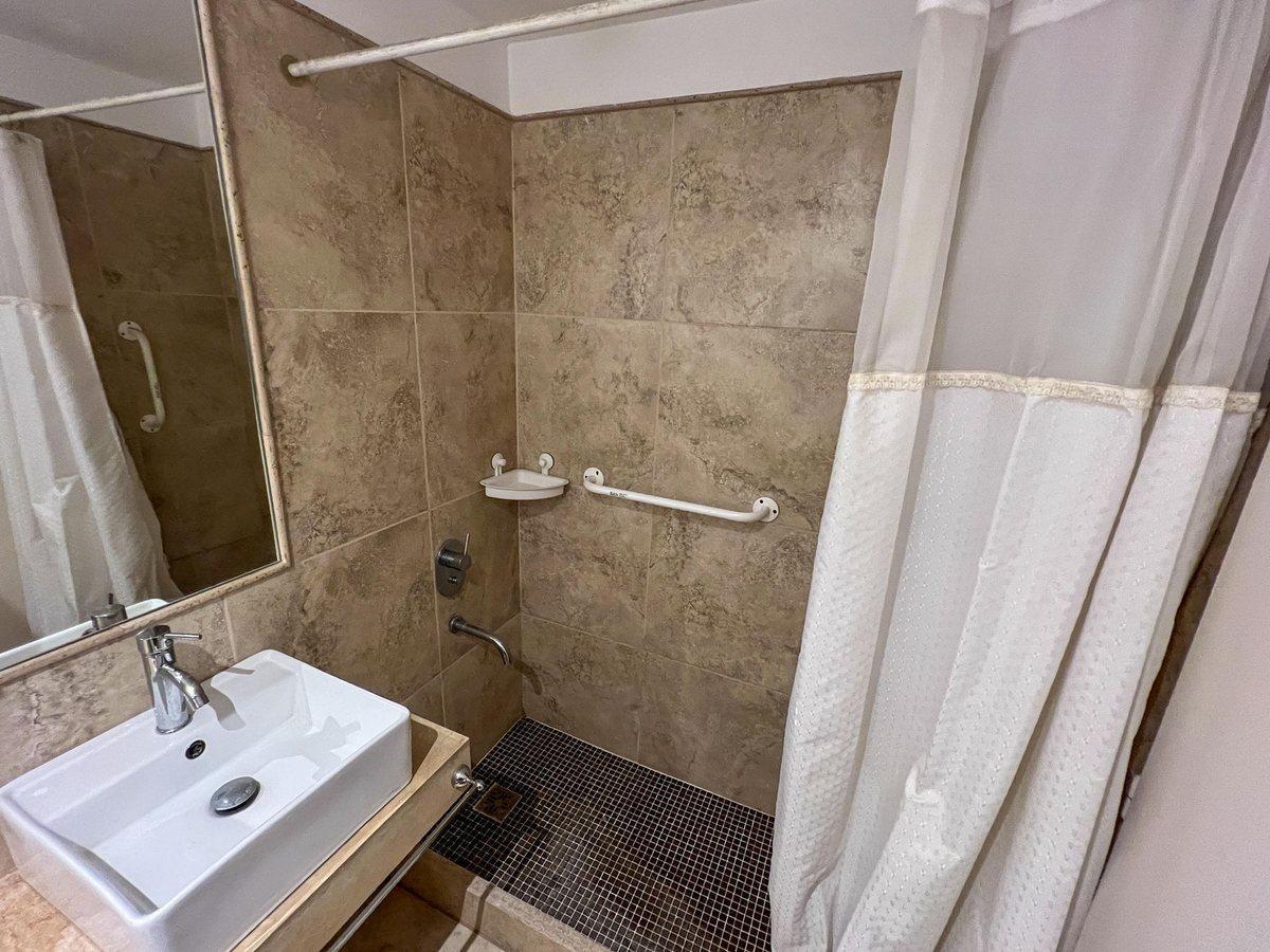 Foto de VENTA 2 AMBIENTES, BALCÓN Y COCHERA. PARQUE CHAS, imagen 2