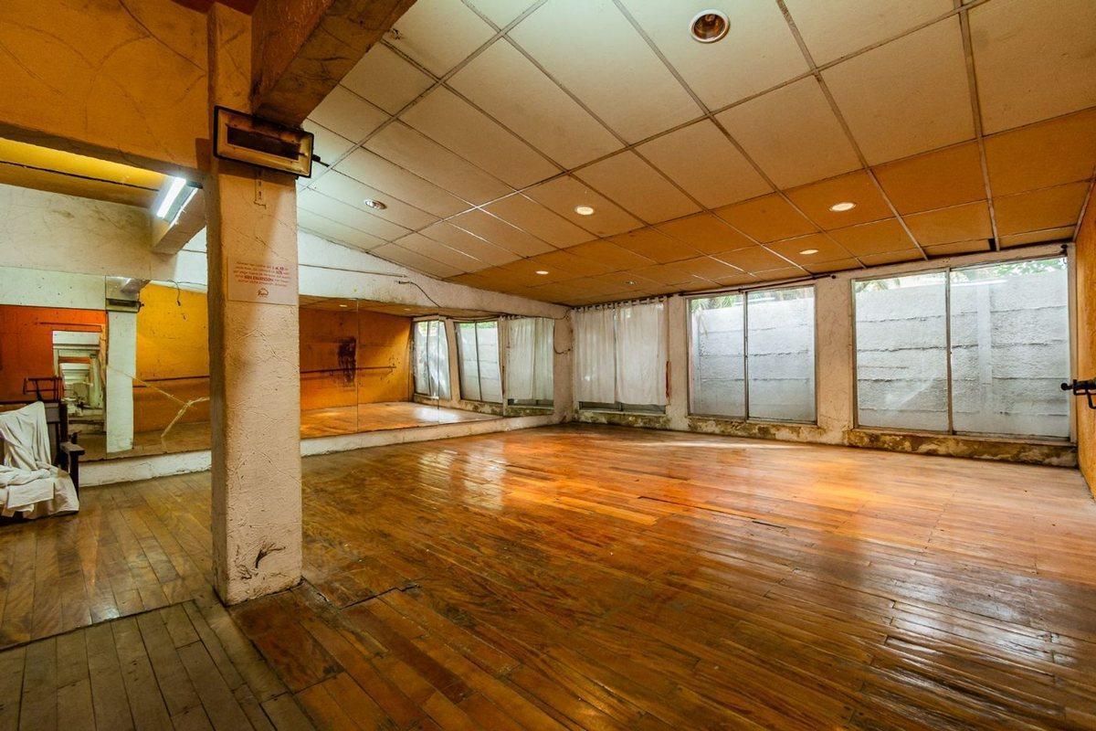 Foto de VENTA CASA MULTIFAMILIAR 8 AMB MUNRO C/JARDIN, imagen 2