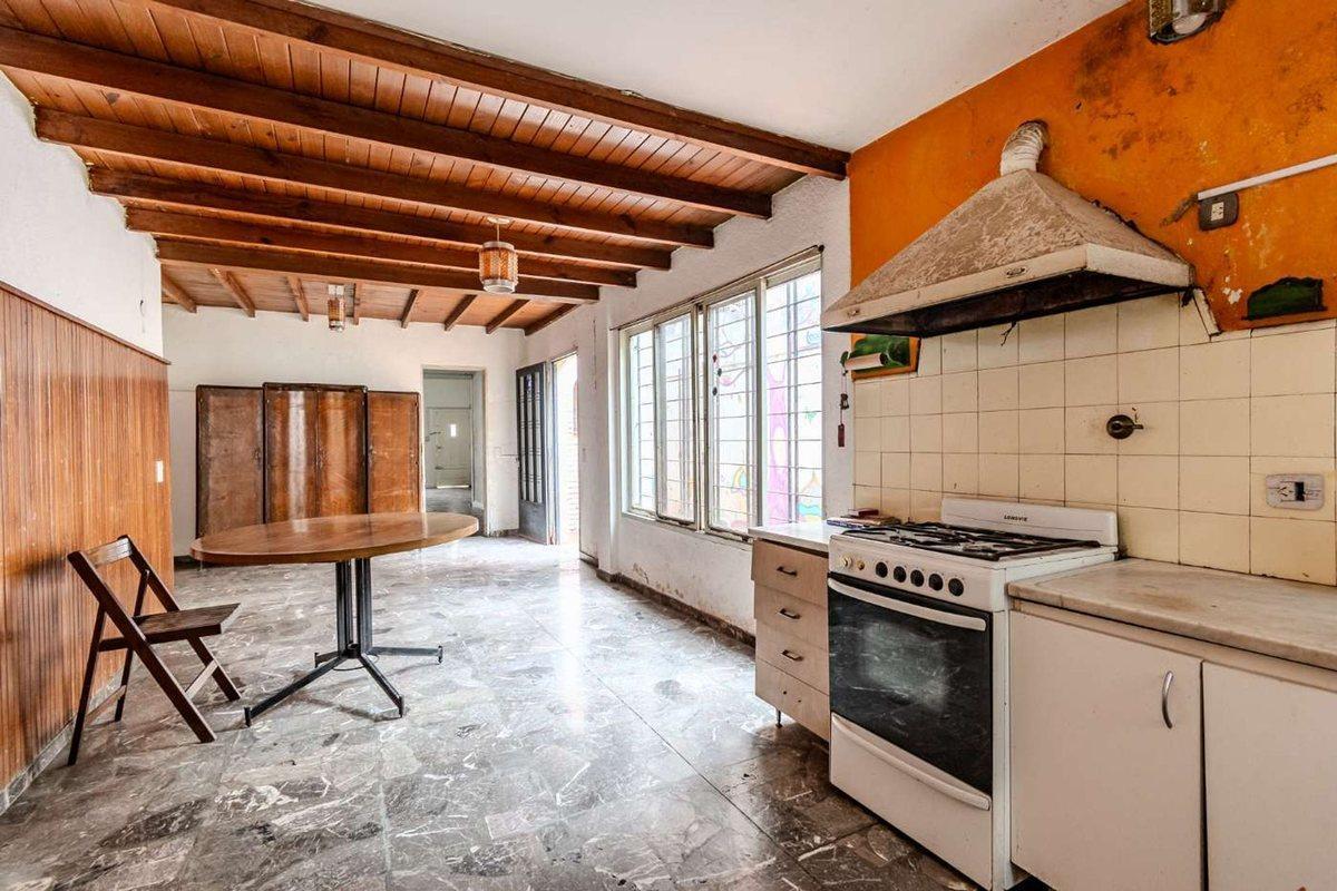 Foto de VENTA CASA MULTIFAMILIAR 8 AMB MUNRO C/JARDIN, imagen 4