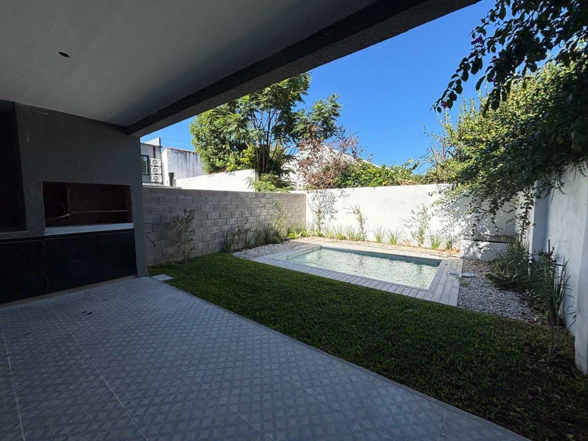 Foto de CASA DUPLEX BECCAR A ESTRENAR 4 AMB PILETA JARDIN, imagen 4