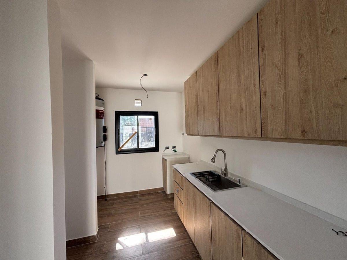 Foto de CASA DUPLEX BECCAR A ESTRENAR 4 AMB PILETA JARDIN, imagen 5
