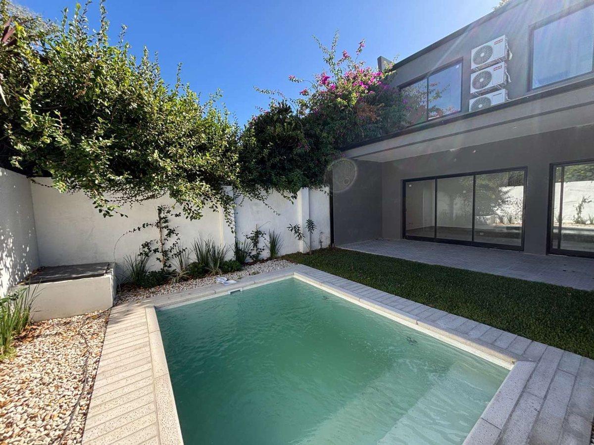 Foto de CASA DUPLEX BECCAR A ESTRENAR 4 AMB PILETA JARDIN, imagen 1