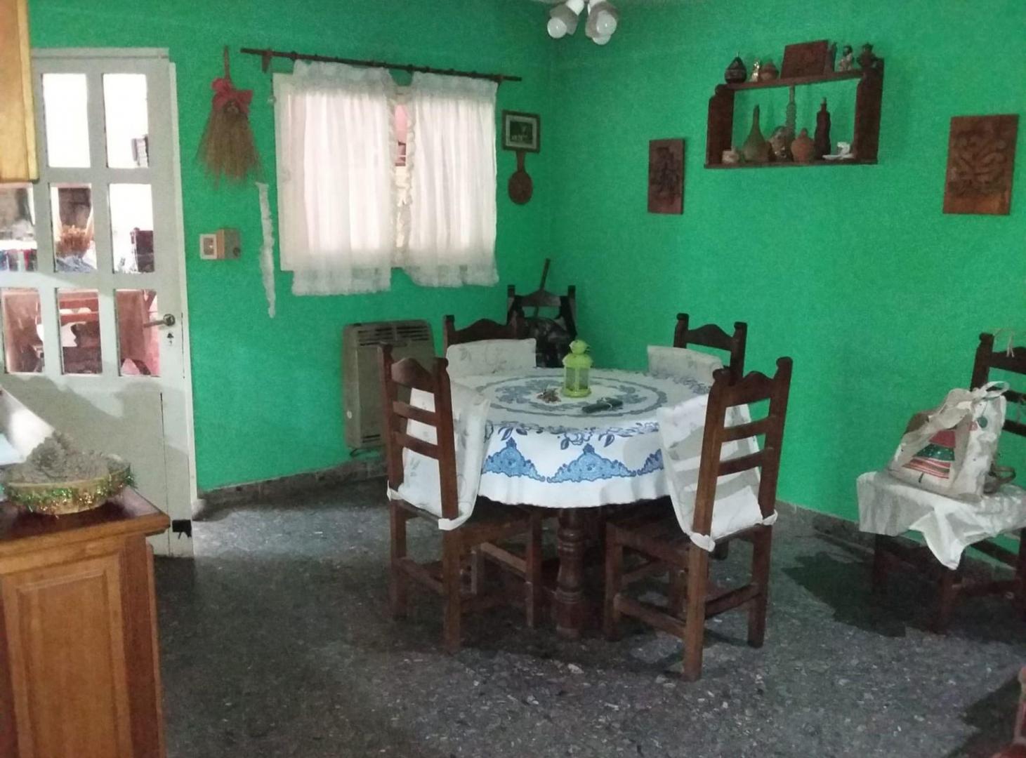 Foto de VENTA CASA 5 AMB MASCHWITZ CENTRO PILETA Y JARDIN, imagen 2