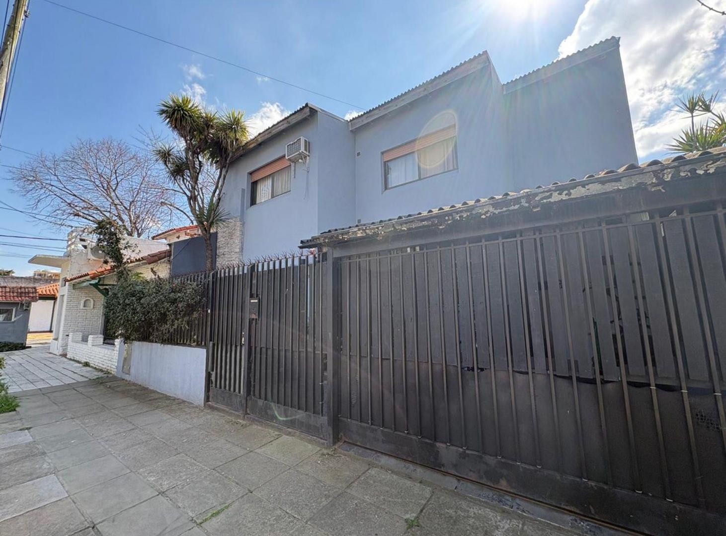 Foto de VENTA CASA OLIVOS GOLF CON COCHERA VICENTE LOPEZ, imagen 1