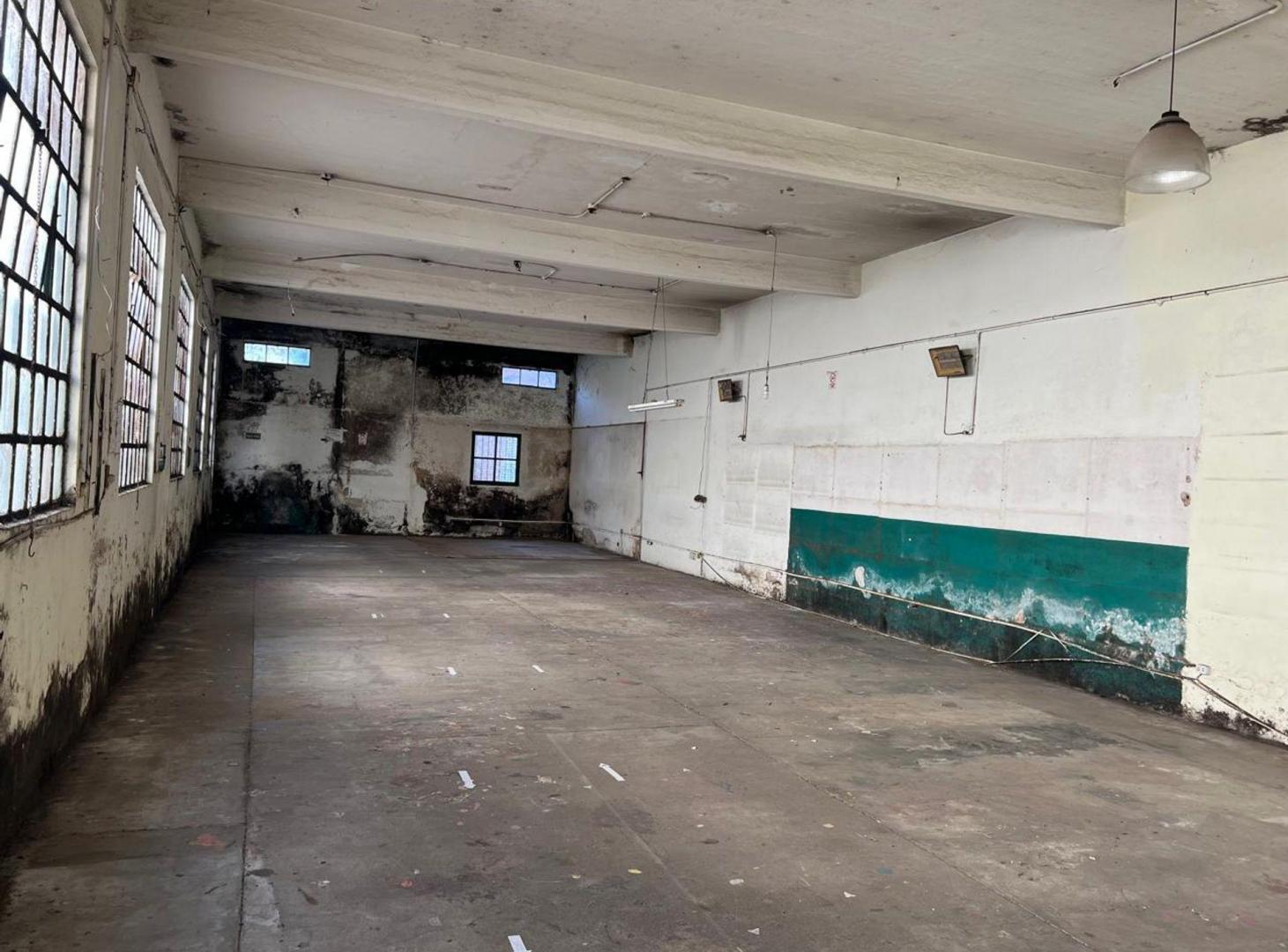 Foto de VENTA GALPON MUNRO A RECICLAR TECHO DE LOSA, imagen 1