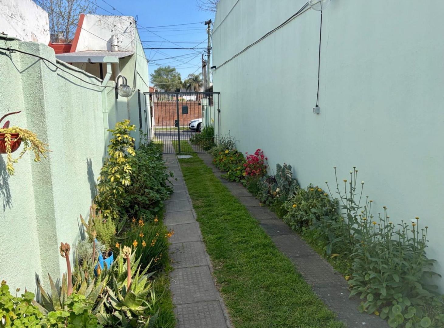 Foto de PH 3 Ambientes RECICLADO - Espacio guardacoche, imagen 2
