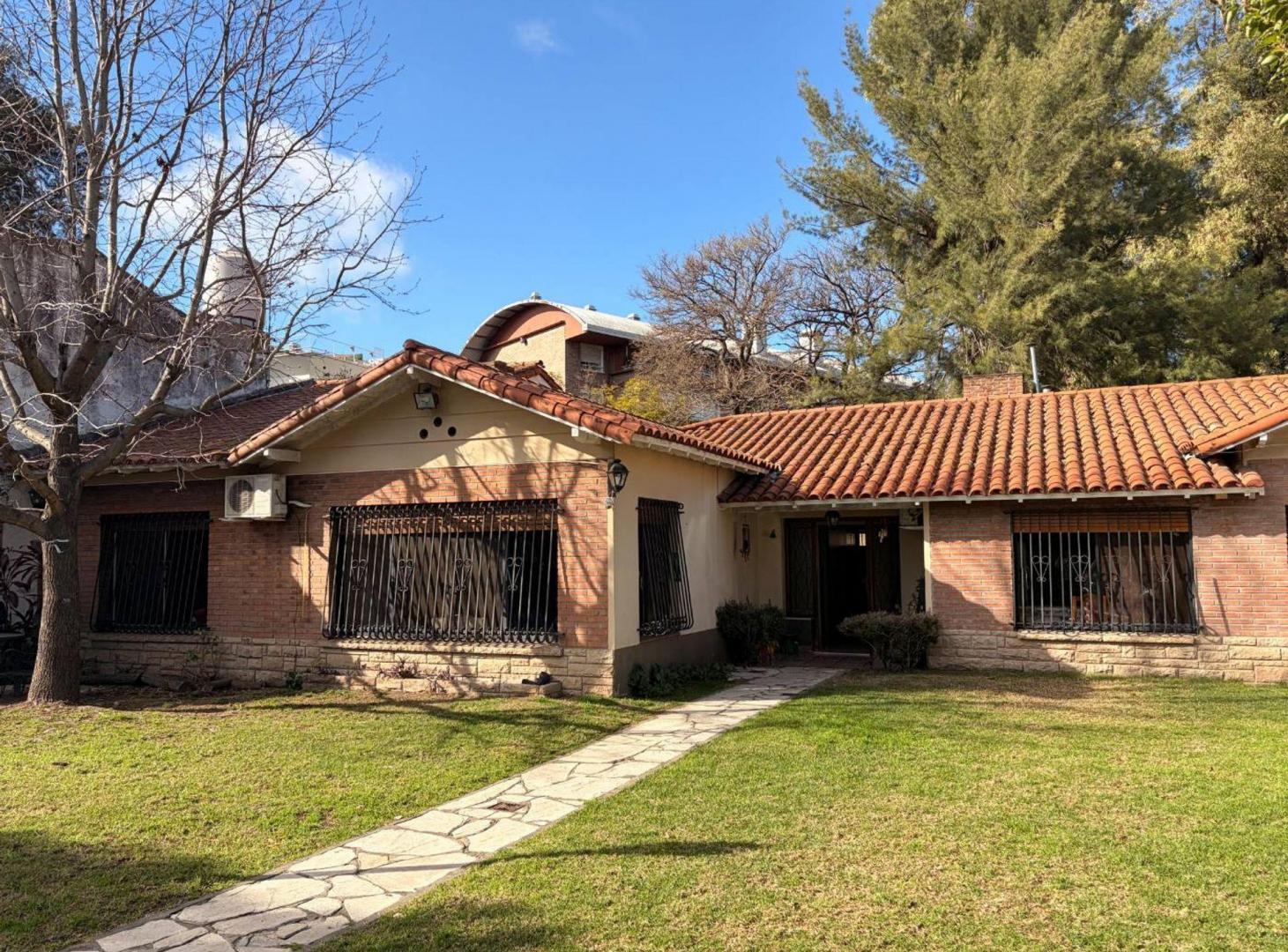 Foto de CASA EN VENTA 5 AMBIENTES MARTÍNEZ BUENOS AIRES -, imagen 1