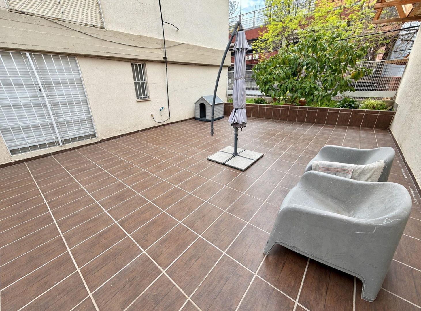Foto de VENTA 3 AMB, COCHERA y GRAN PATIO ATERRAZADO, imagen 2