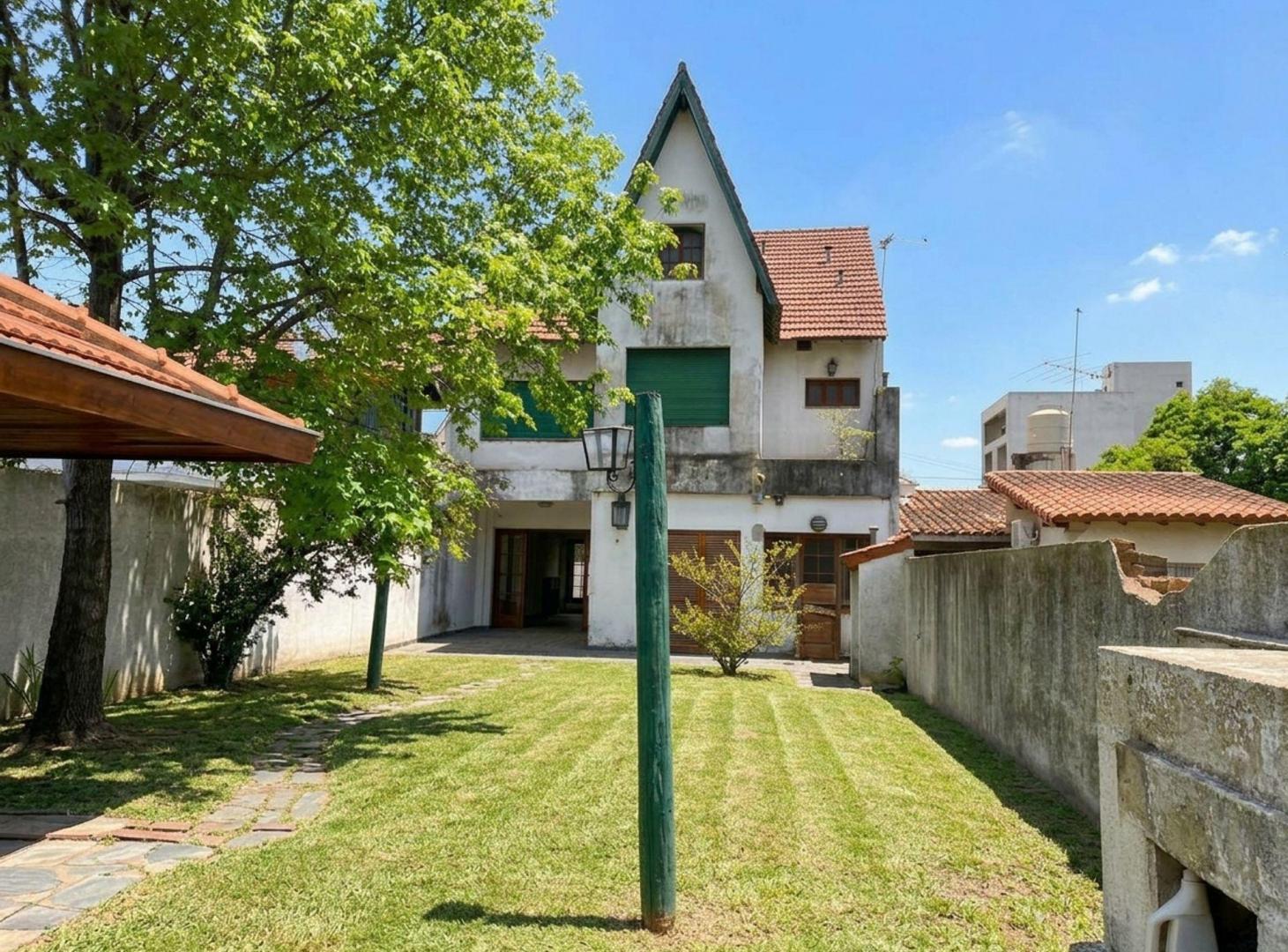 Foto de VENTA CASA-3 PISOS-JARDIN-QUINCHO-PARRILLA-PILETA, imagen 3