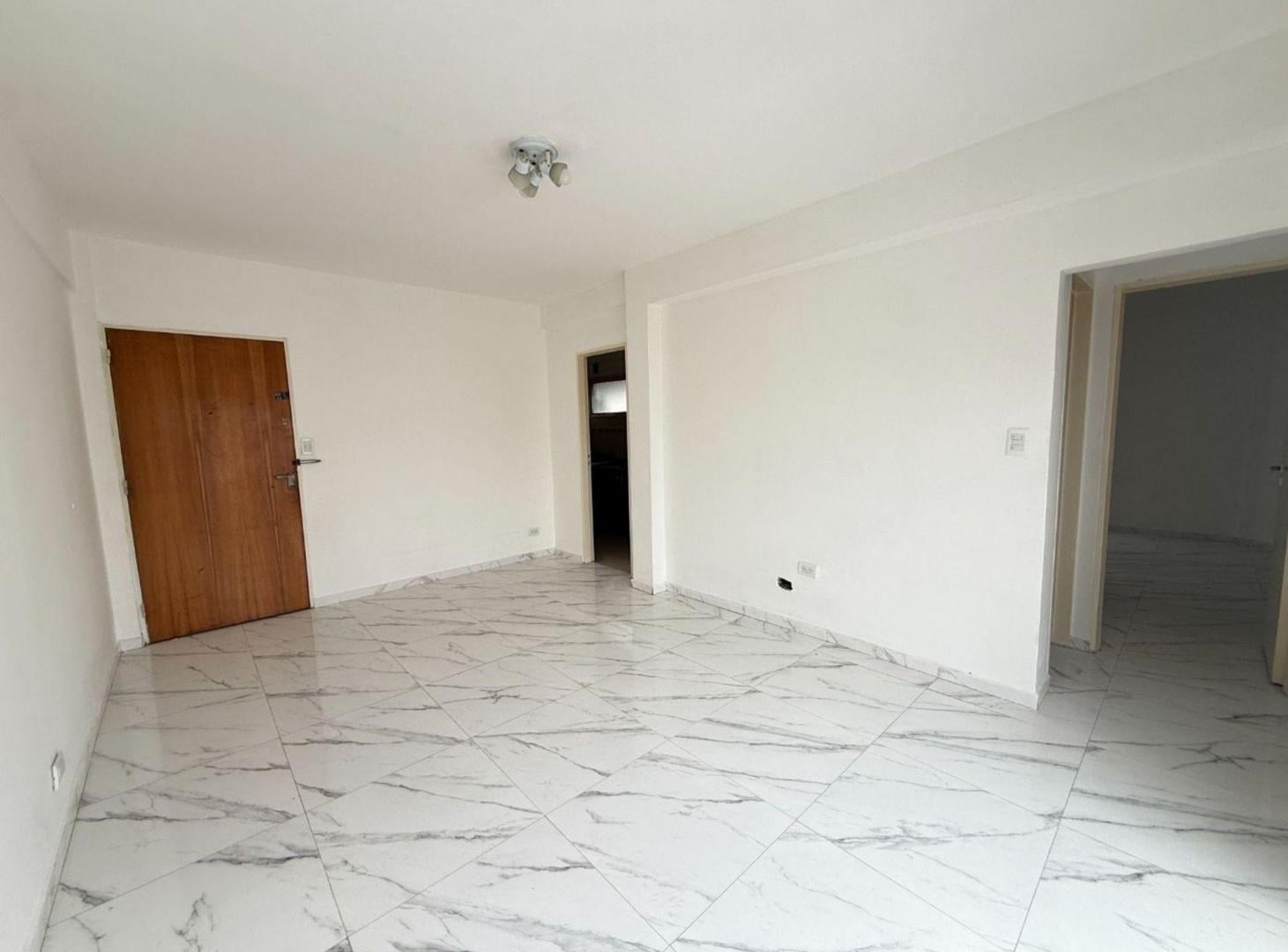 Foto de Venta Depto 2 amb Balcon Reciclado Floresta, imagen 3