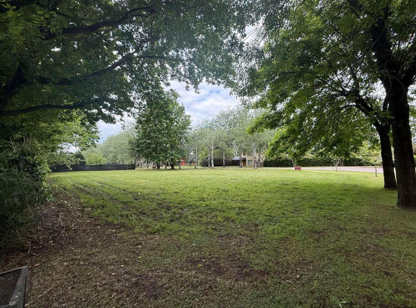 Foto de Lote de 1098m2 Barrio Las fuentes - Tristan Suarez, imagen 3