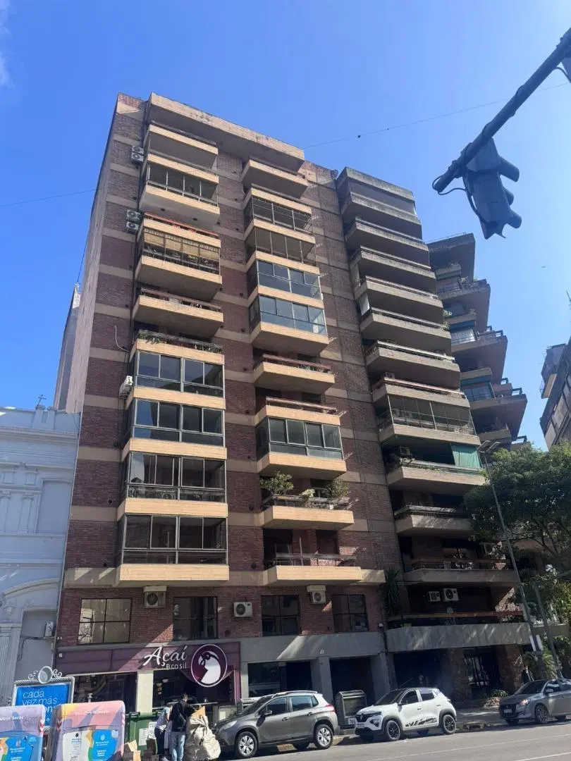 ¡Oportunidad única! VENTA 3 dorm, Av Hipolito Irigoyen 4