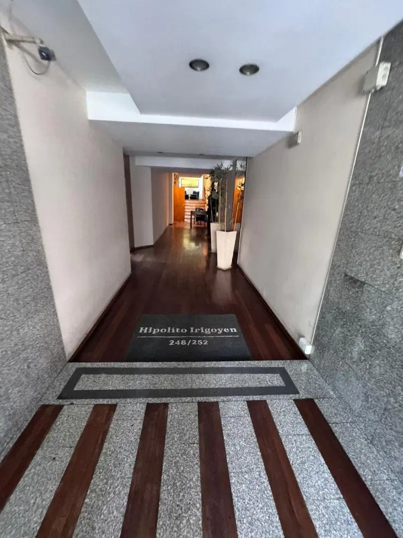 ¡Oportunidad única! VENTA 3 dorm, Av Hipolito Irigoyen 1