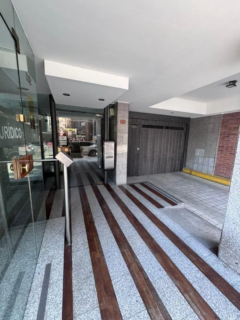 ¡Oportunidad única! VENTA 3 dorm, Av Hipolito Irigoyen 3