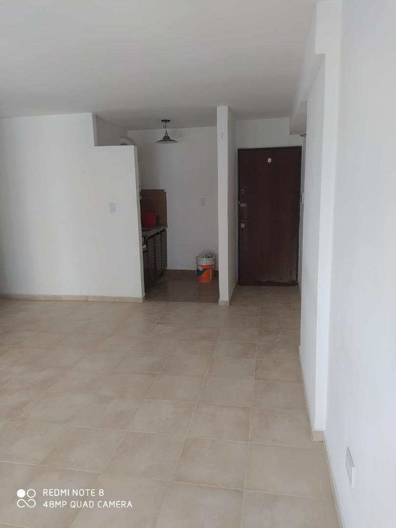 Foto de Alquiler 1 Dormitorio Centro Piso Alto Luminoso!, imagen 2