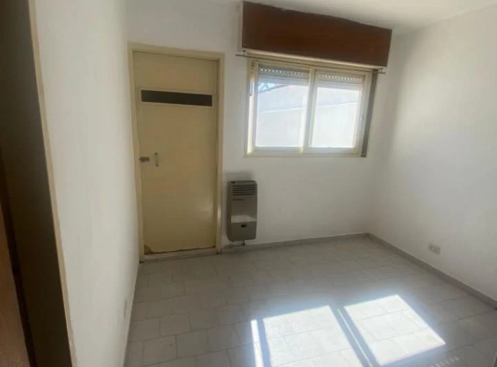 Se alquila departamento en barrio Centro, la propiedad se encuentra en Sarmiento 2