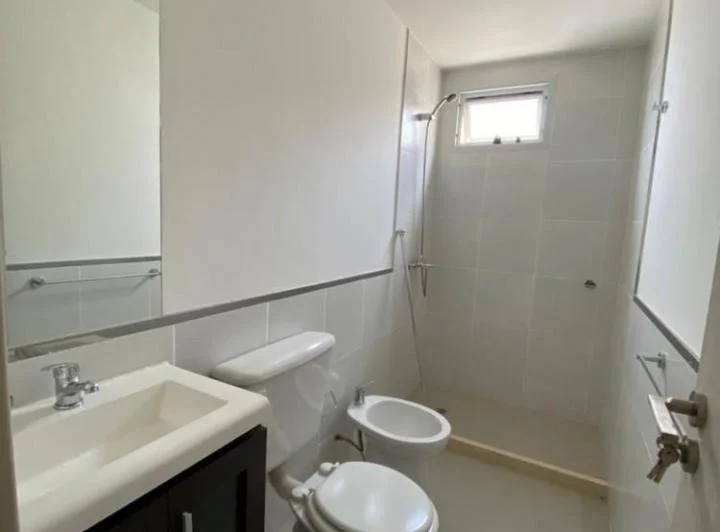 Se alquila excelente departamento de 1 dormitorio

Ubicado en Miguel de Cervante 2