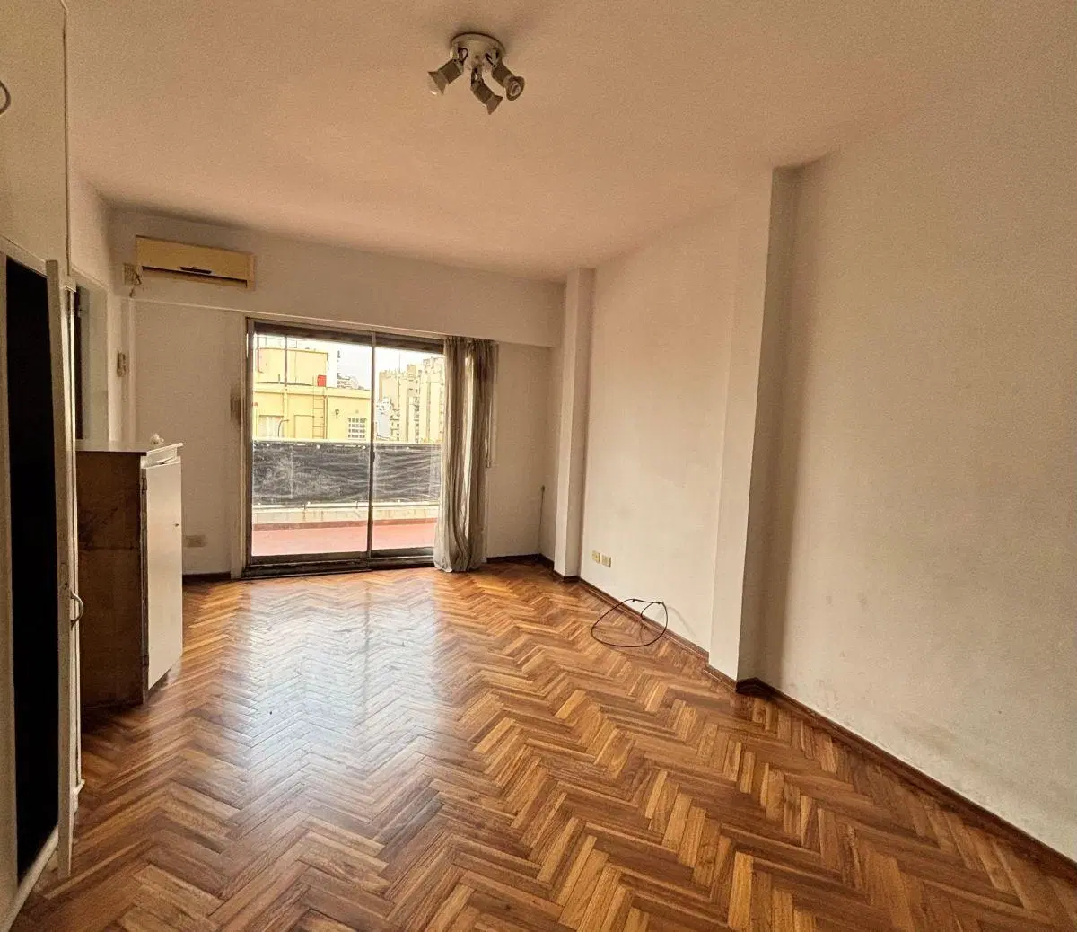 Super luminoso monoambiente con terraza propia y gran vista! 5