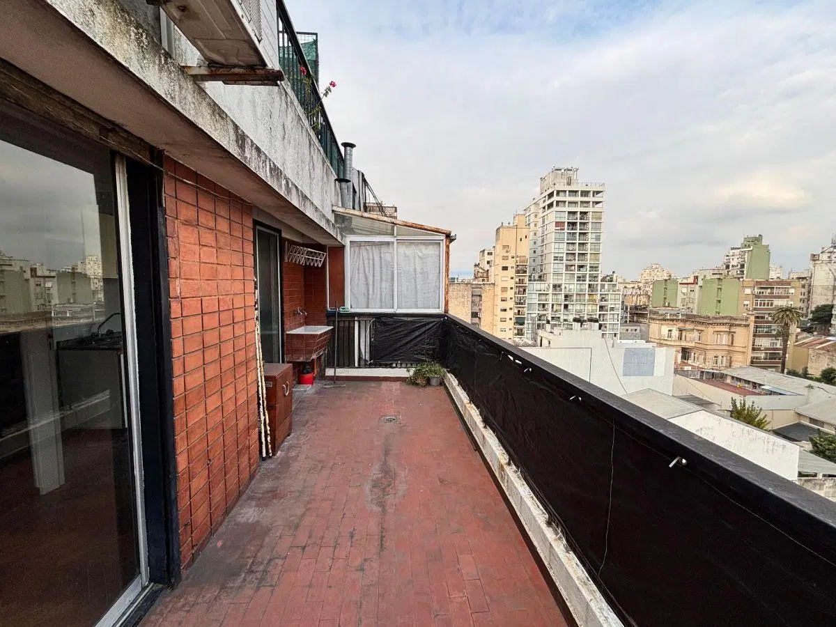 Super luminoso monoambiente con terraza propia y gran vista! 4