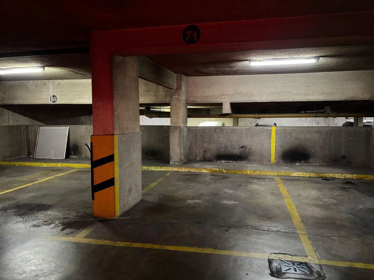 Excelente cochera Recoleta con control remoto y solo una rampa recta 2