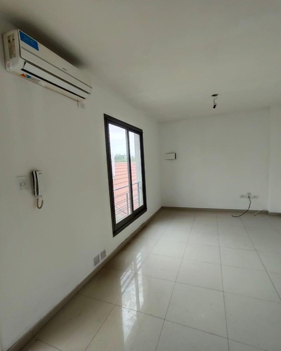 Vende Departamento Sobre Calle Montecaseros en Godoy Cruz 4
