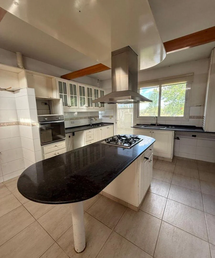 VENDE CASA EN B° LA CAPILLA, VISTALBA, LUJÁN DE CUYO, MENDOZA.