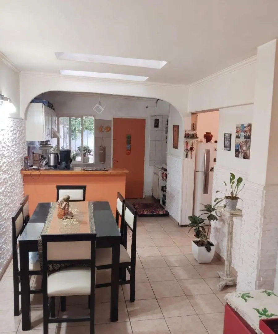VENDE CASA CON DEPARATAMENTO, ubicada en barrio Avenida Norte, calle Líbano, Guaymallén. 3