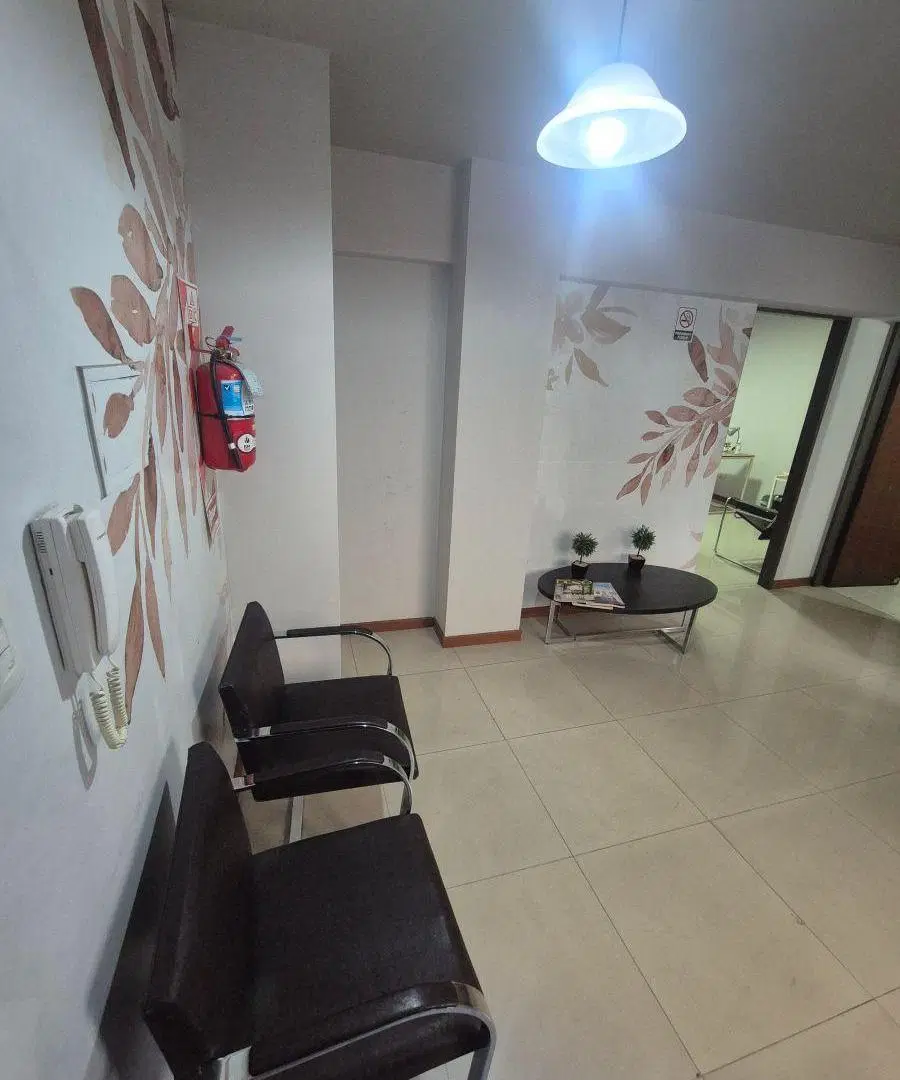 ALQUILA DOS OFICINAS EN PRIMER PISO PLENO CENTRO DE LA CUIDAD DE MENDOZA. 2