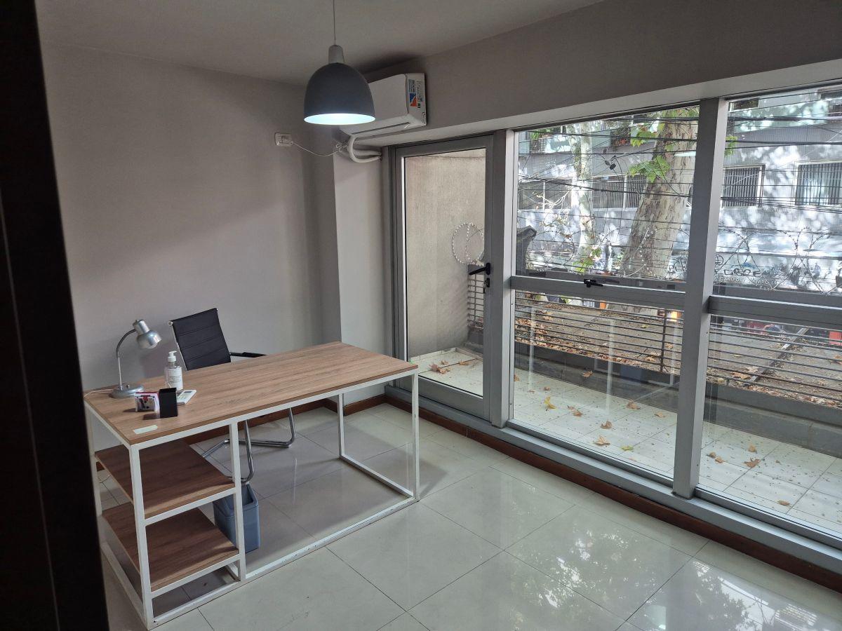 ALQUILA DOS OFICINAS EN PRIMER PISO PLENO CENTRO DE LA CUIDAD DE MENDOZA.