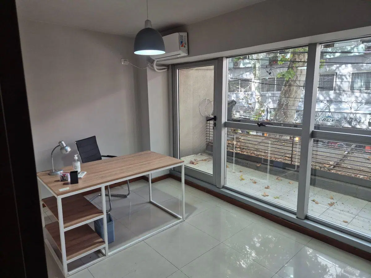 ALQUILA DOS OFICINAS EN PRIMER PISO PLENO CENTRO DE LA CUIDAD DE MENDOZA. 5
