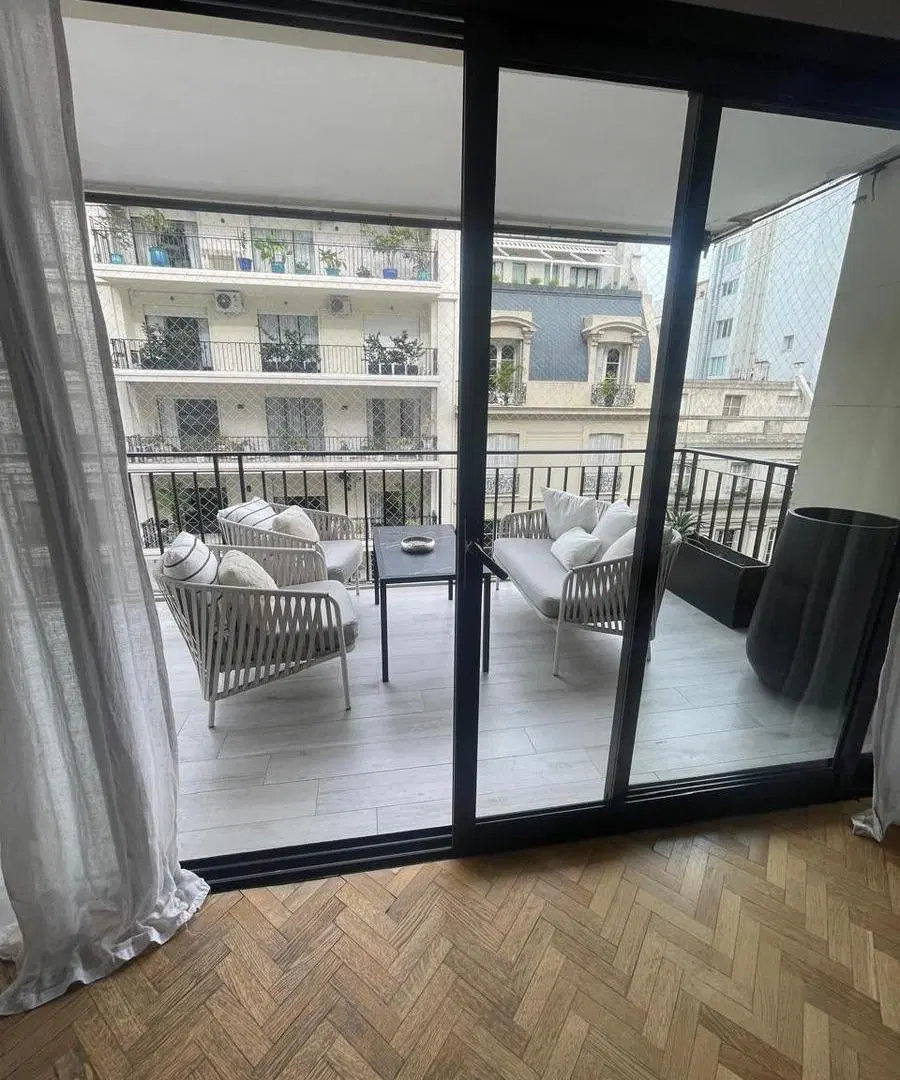 Alquiler: Imponente piso en Alvear de 304 m2, balcón terraza, 2 cocheras fijas y seguridad 24 hs. 4