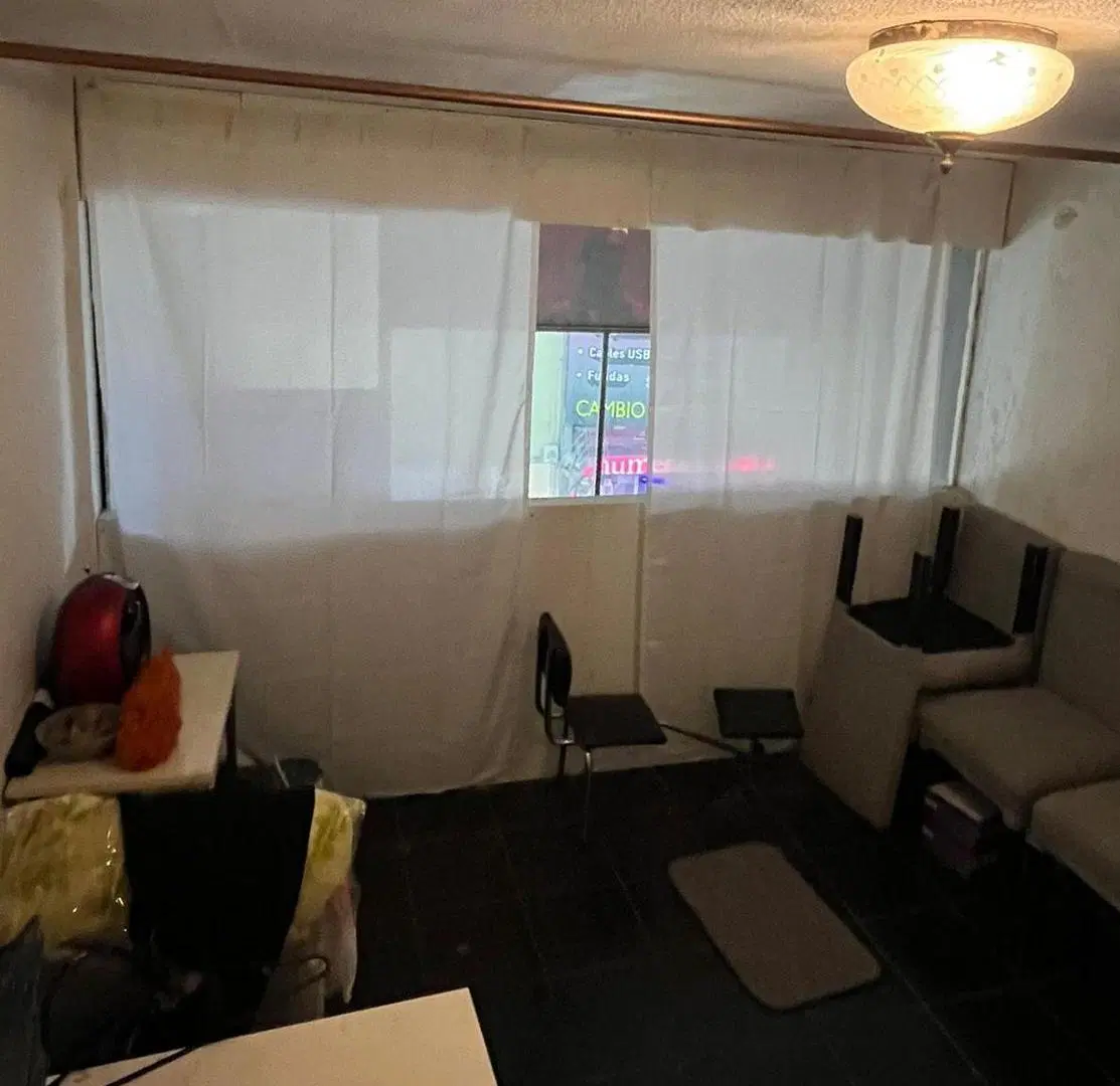 Venta Local con entrepiso en Galería Río de Janeiro, Av. Cabildo 2300. Gran Visibilidad 5