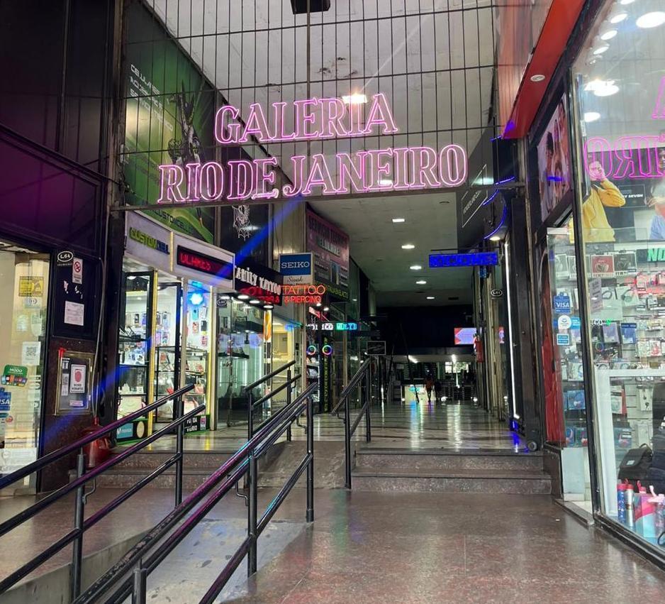 Venta Local con entrepiso en Galería Río de Janeiro, Av. Cabildo 2300. Gran Visibilidad