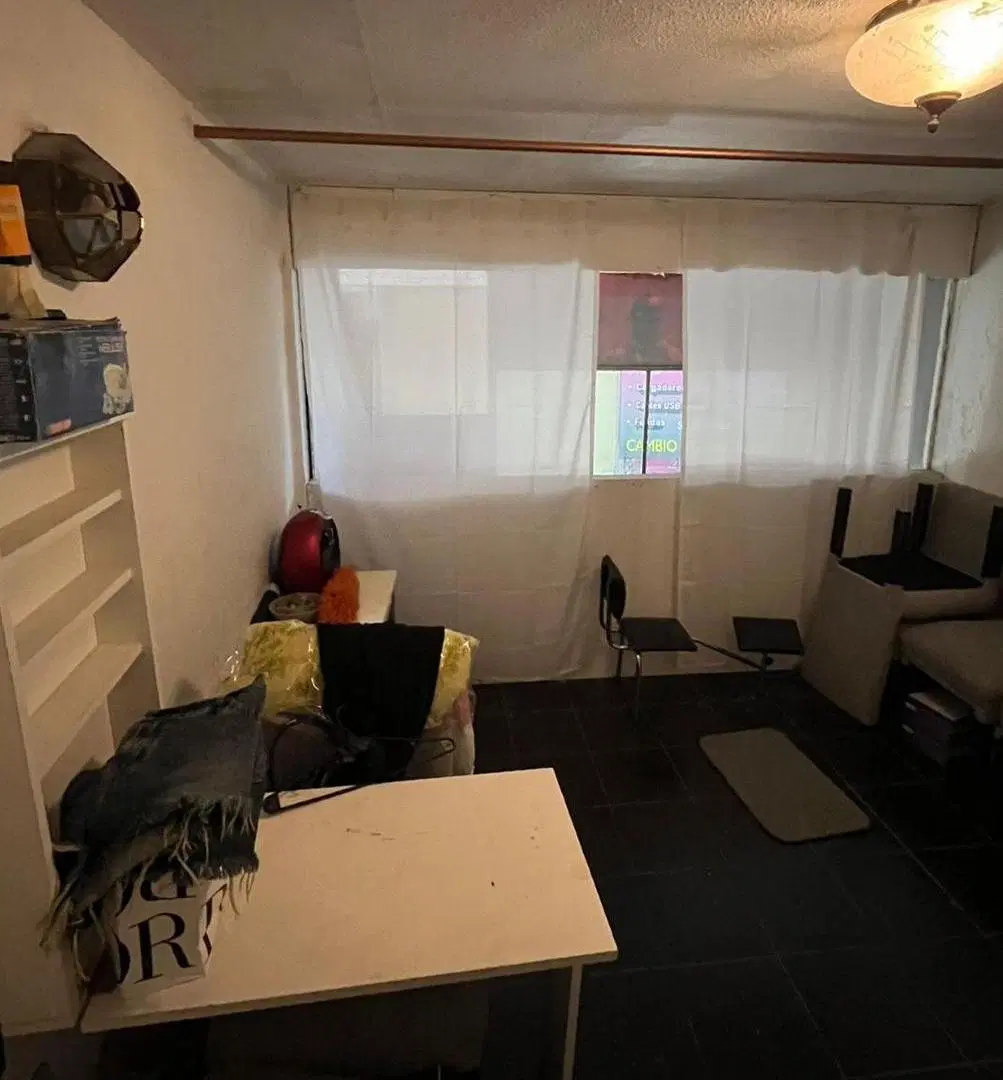 Venta Local con entrepiso en Galería Río de Janeiro, Av. Cabildo 2300. Gran Visibilidad 4