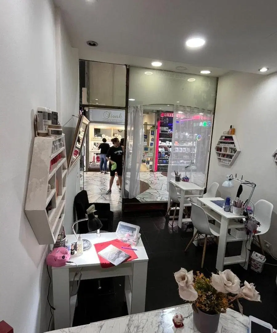 Venta Local con entrepiso en Galería Río de Janeiro, Av. Cabildo 2300. Gran Visibilidad 3