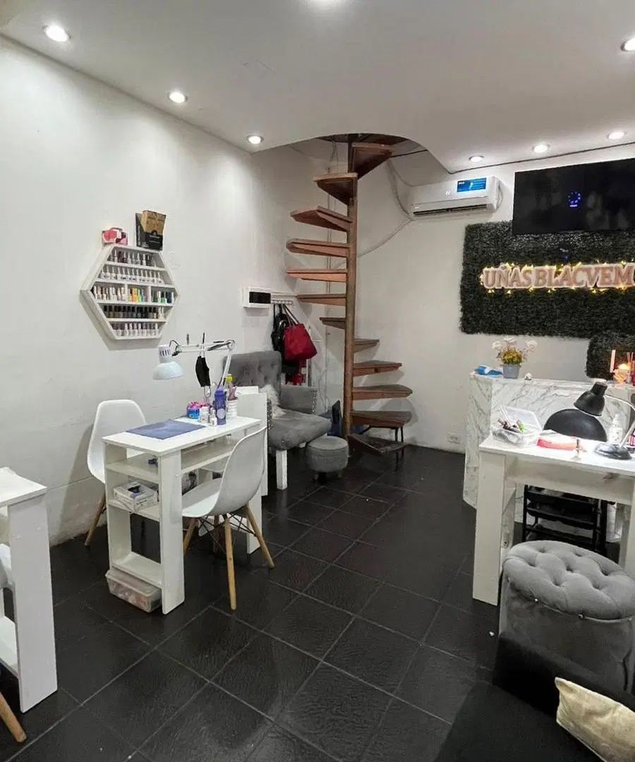 Venta Local con entrepiso en Galería Río de Janeiro, Av. Cabildo 2300. Gran Visibilidad 2