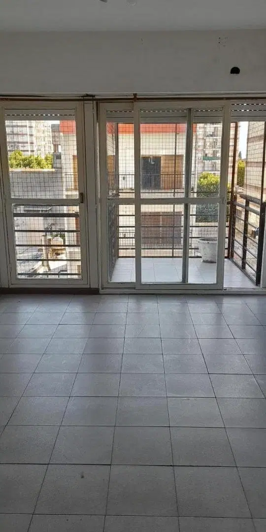 Venta 3 Ambientes en pleno centro de Monte Grande: con balcón y cochera 2