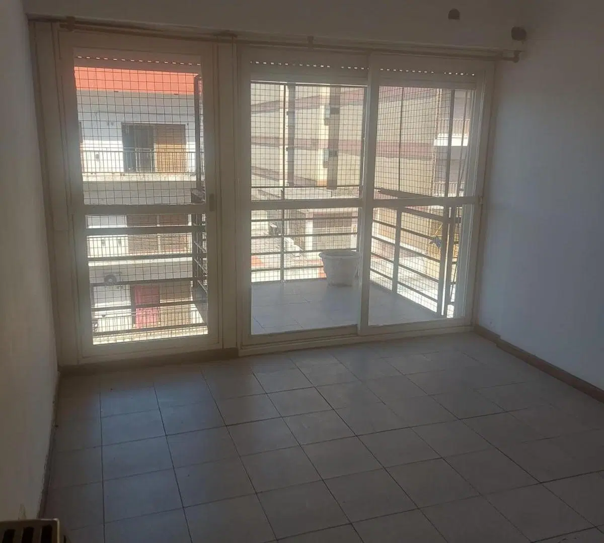 Venta 3 Ambientes en pleno centro de Monte Grande: con balcón y cochera 4