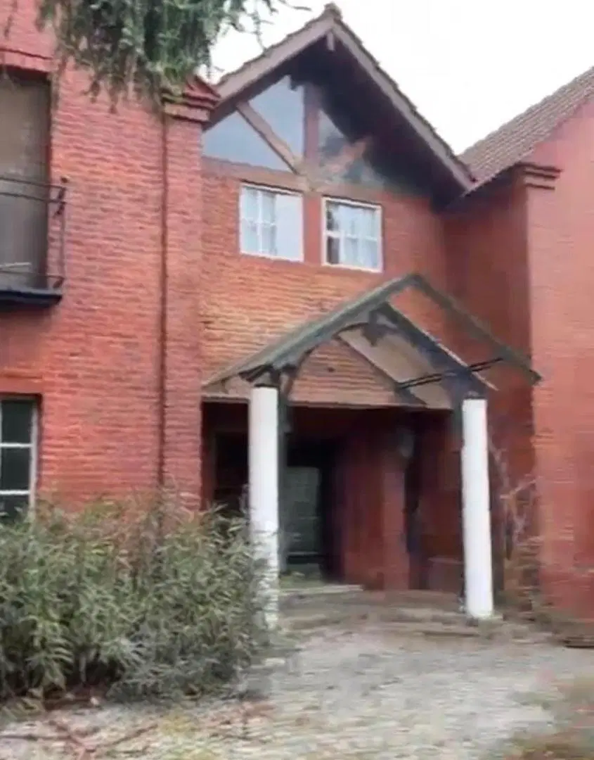 OPORTUNIDAD ÚNICA: Casa de 300m² a refaccionar en Las Praderas Club de Golf 1