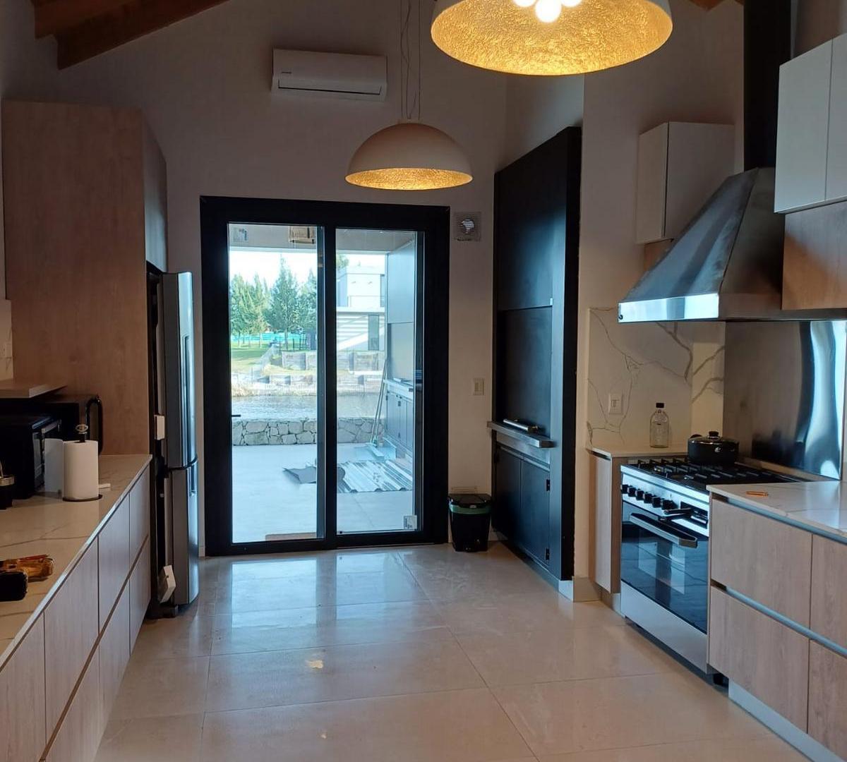 Foto de Venta Casa 5 Amb con salida a la laguna - Barrio Privado El Naudir, imagen 4