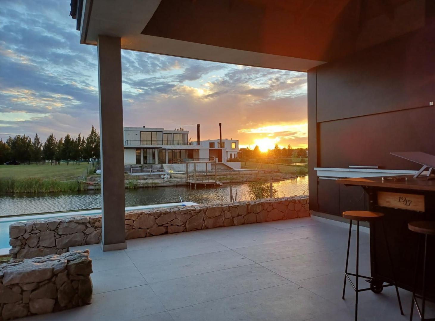 Foto de Venta Casa 5 Amb con salida a la laguna - Barrio Privado El Naudir, imagen 3
