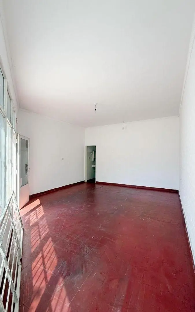 BV LOS ANDES, LOCAL COMERCIAL FRENTE VIDRIADO Y REJAS 4