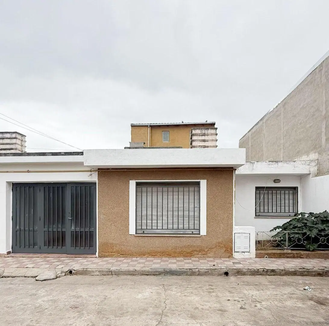 EXCELENTE CASA de 2 DORMITORIOS + GARAGE 2