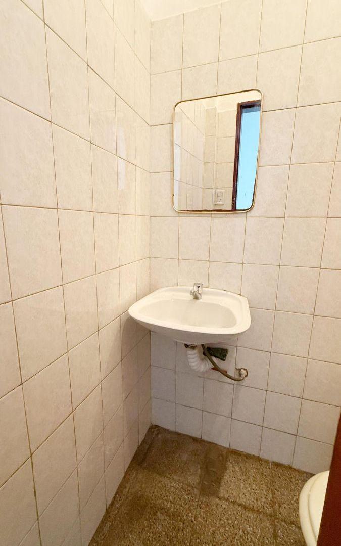 Foto de EXCELENTE LOCAL en Monseñor Pablo Cabrera! GRAN OPORTUNIAD COMERCIAL!, imagen 4
